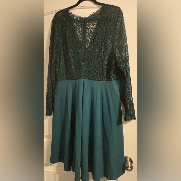 Green Split Style Dress - Picture 3 of 4